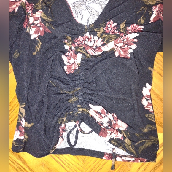 Dynamite black floral long sleeve drawstring crop shirt - Picture 4 of 6